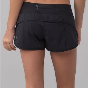black women’s lululemon running shorts!!! 🖤✨✨